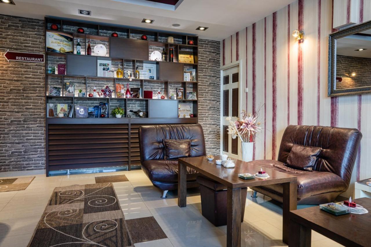 Garni Hotel 018 In Ni 外观 照片