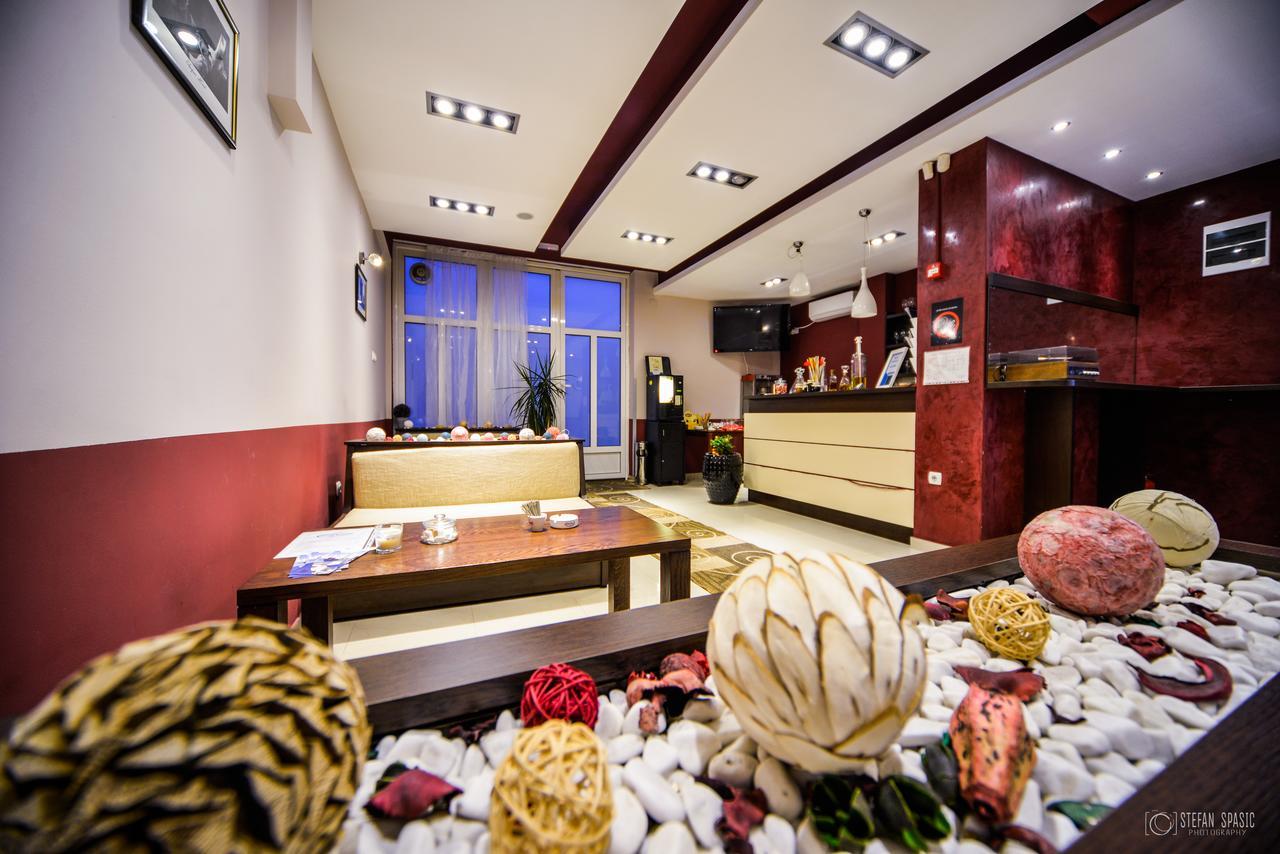 Garni Hotel 018 In Ni 外观 照片