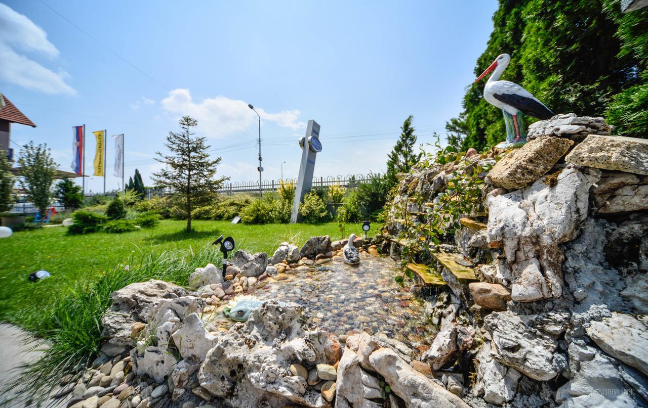 Garni Hotel 018 In Ni 外观 照片