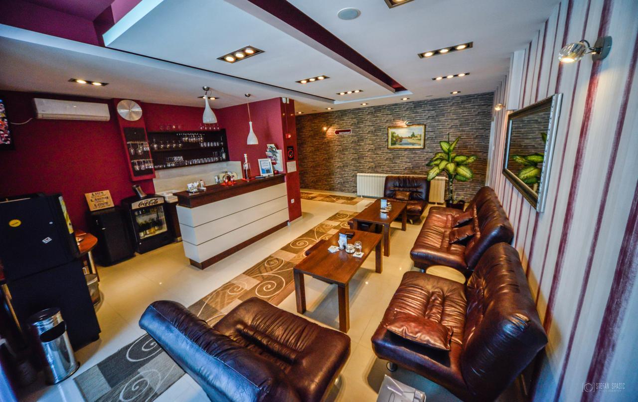 Garni Hotel 018 In Ni 外观 照片