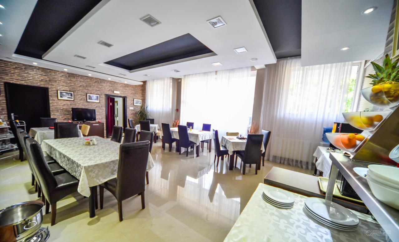 Garni Hotel 018 In Ni 外观 照片